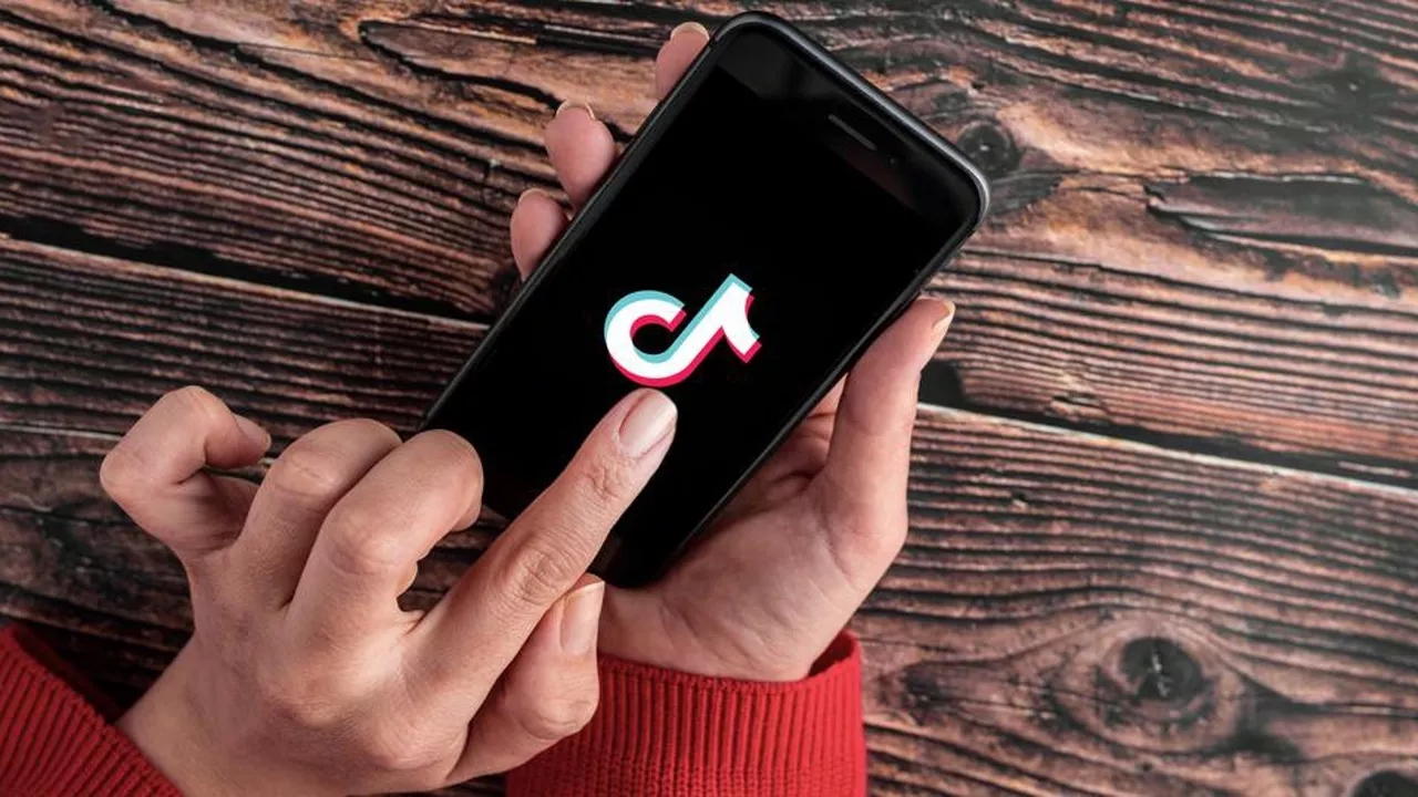 En France, TikTok s'installe dans le paysage pour les marques .Ciltow